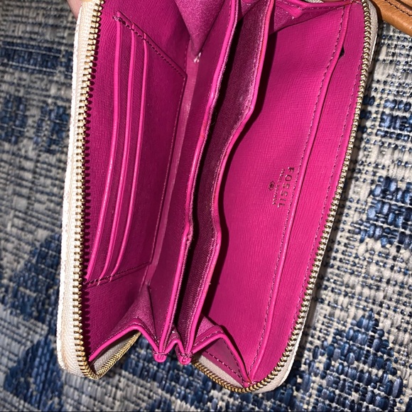 FOSSIL wristlet - Picture 2 of 6